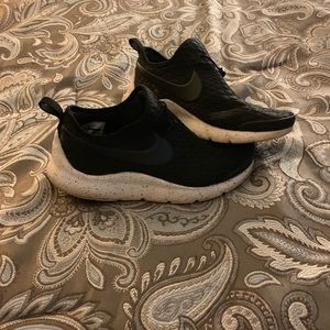 Men’s Nike slip on tennis shoes